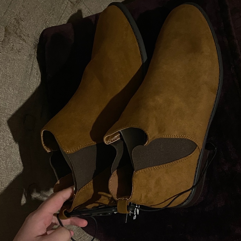 Women’s  Brown Chelsea Boots
